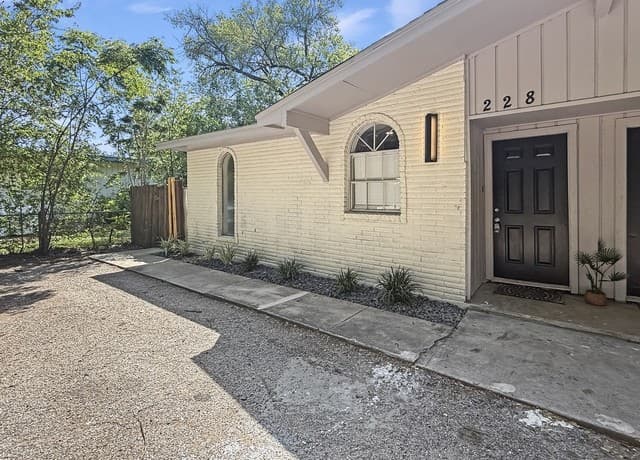 226  Melliff, San Antonio, TX 78216 — photo 2