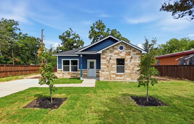 1123 Vickers Ave