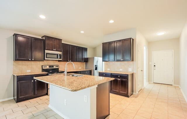 1711  Emerald Edge, San Antonio, TX 78245 — photo 9