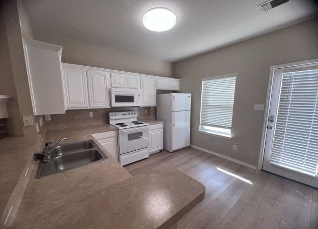 6406  Ithaca Falls, San Antonio, TX 78239 — photo 6