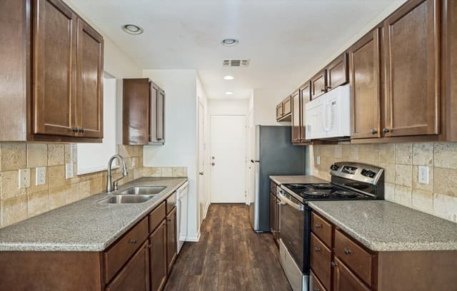 7739  Rustic Park, San Antonio, TX 78240 — photo 9