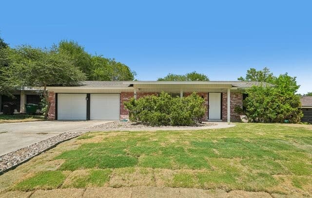 619  Mauze Dr