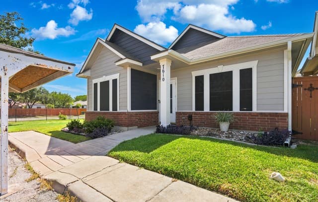 7610  Crown Ledge