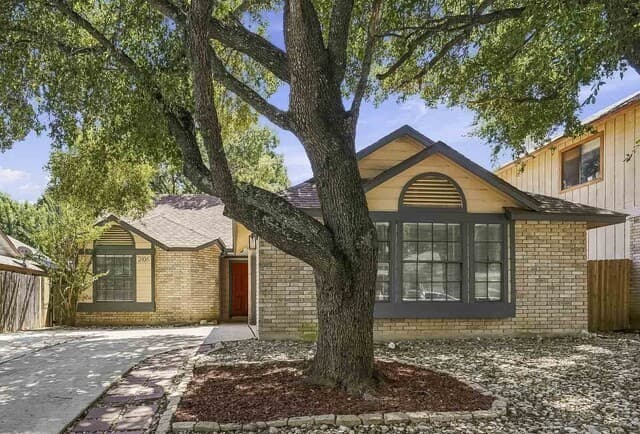 2106 River Hollow Dr