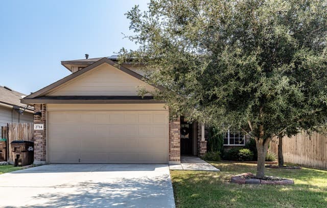2714  Lake Horizon, San Antonio, TX 78244 — photo 2