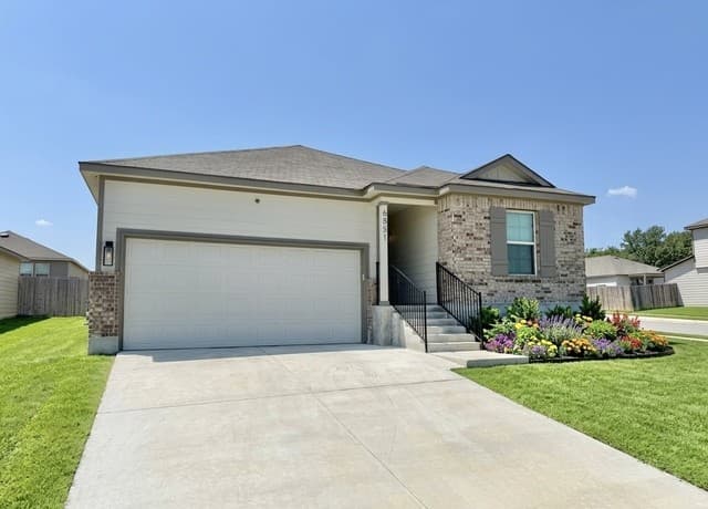 6851  Titan Park, Converse, TX 78109 — photo 2