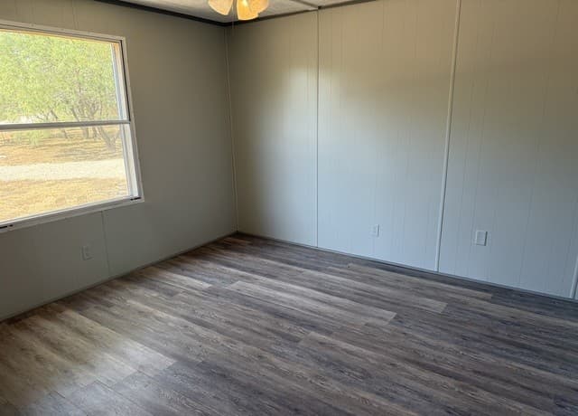 245  Bandera, Bandera, TX 78003 — photo 10