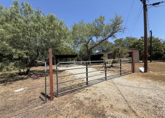245  Bandera, Bandera, TX 78003 — photo 2