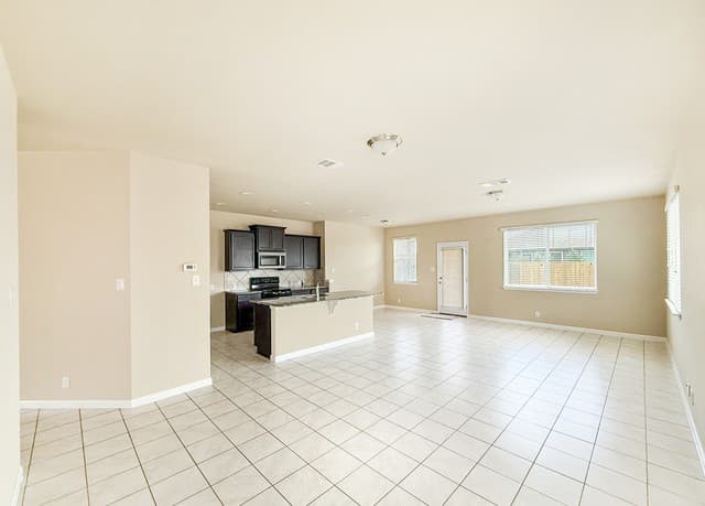 474  Centinela St, New Braunfels, TX 78130 — photo 2