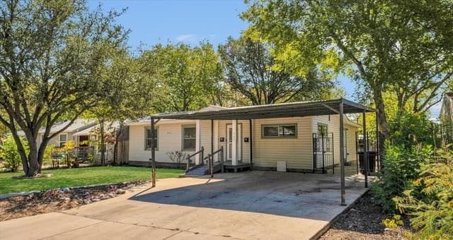 542  Thorain Blvd Unit 2