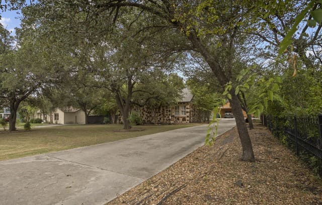 144  Greenlawn Dr, San Antonio, TX 78201 — photo 2