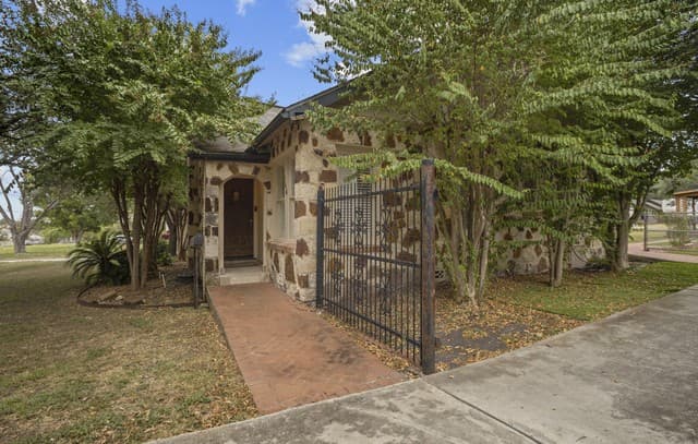 144  Greenlawn Dr, San Antonio, TX 78201 — photo 3