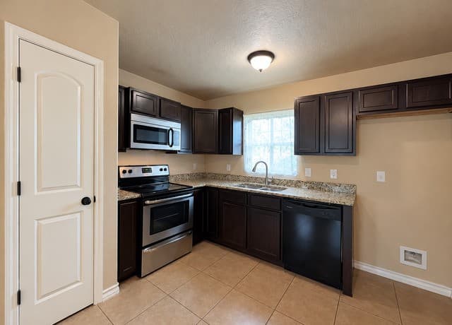 1221 N Navidad Unit 1, San Antonio, TX 78207 — photo 11