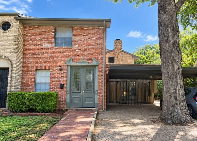 230 W Craig Pl