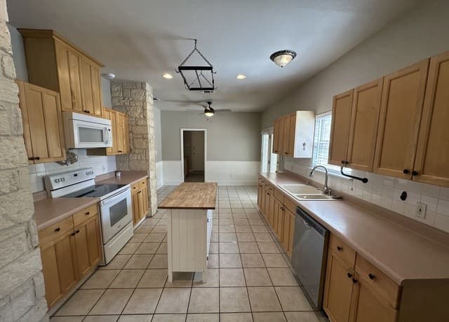 25160  Toutant Beauregard Rd, San Antonio, TX 78255 — photo 7