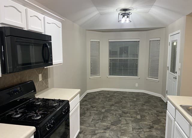 4618  Everett Loop, Converse, TX 78109 — photo 7