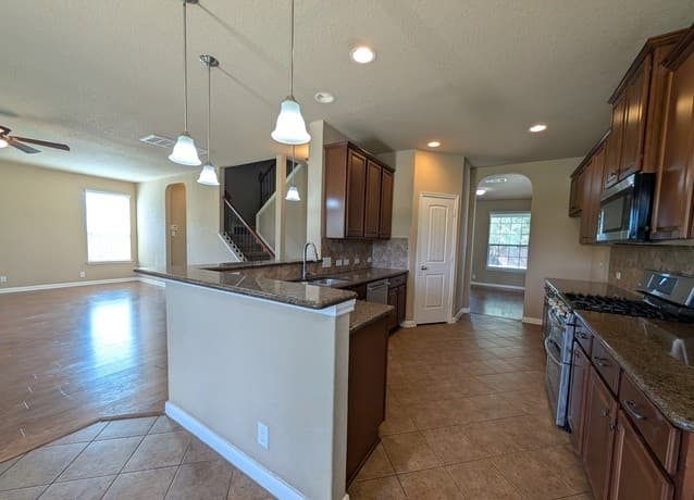212  Oak Creek Way, New Braunfels, TX 78130 — photo 10
