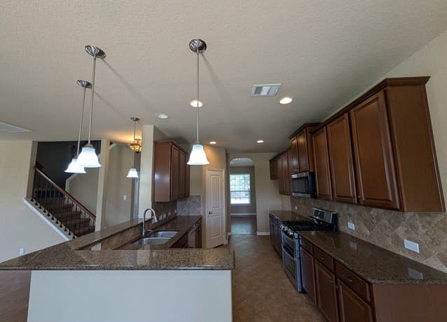 212  Oak Creek Way, New Braunfels, TX 78130 — photo 11