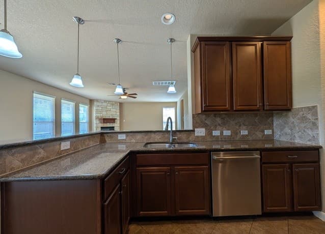 212  Oak Creek Way, New Braunfels, TX 78130 — photo 9