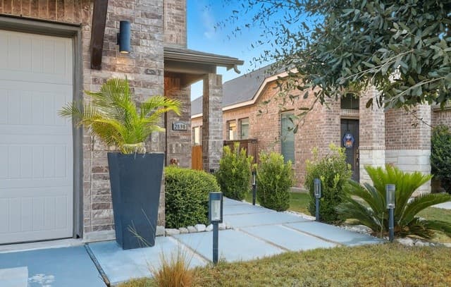 2838  High Castle Lane, San Antonio, TX 78245 — photo 2