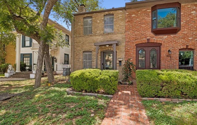 222 W Craig Pl