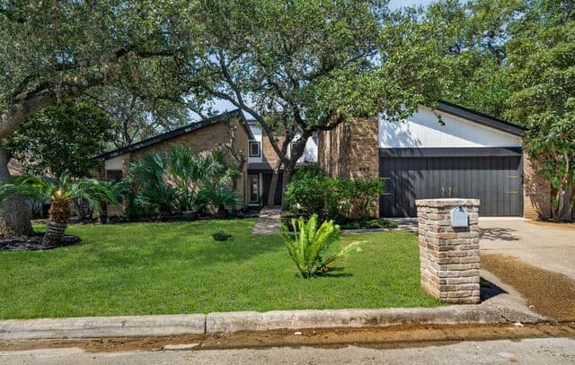 406  Wood Shadow St
