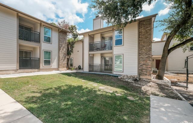 340  Montclair Unit 205