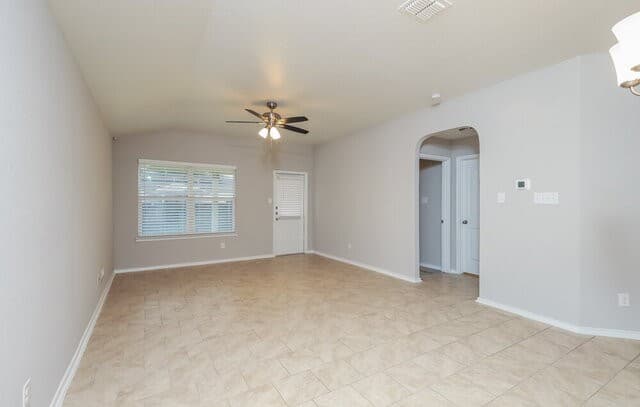 5714  Goliad Blf, San Antonio, TX 78222 — photo 4