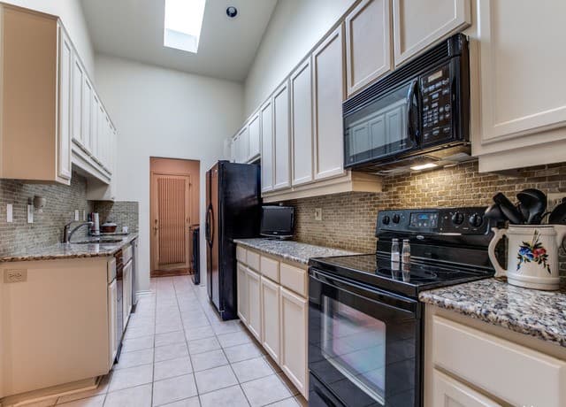 178  Oakwell Farms Pkwy, San Antonio, TX 78218 — photo 8