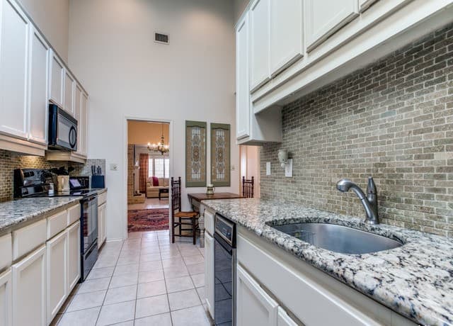178  Oakwell Farms Pkwy, San Antonio, TX 78218 — photo 9