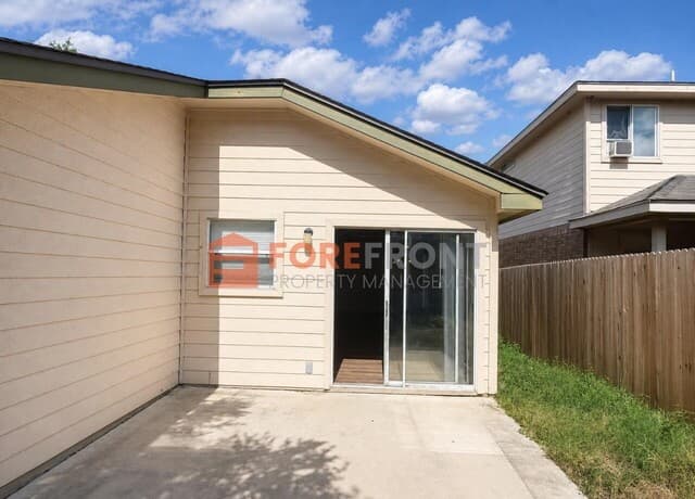 1310  Bobcat Pass, San Antonio, TX 78251 — photo 2