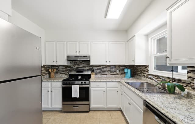 6707  Pear Tree, San Antonio, TX 78218 — photo 12