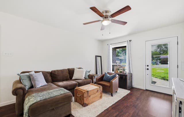 6707  Pear Tree, San Antonio, TX 78218 — photo 4