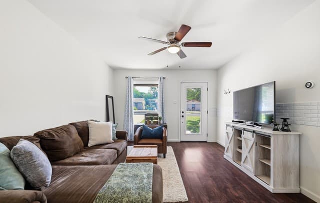 6707  Pear Tree, San Antonio, TX 78218 — photo 5