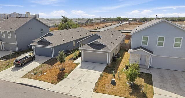 10723  Vesta Curv, San Antonio, TX 78224 — photo 4