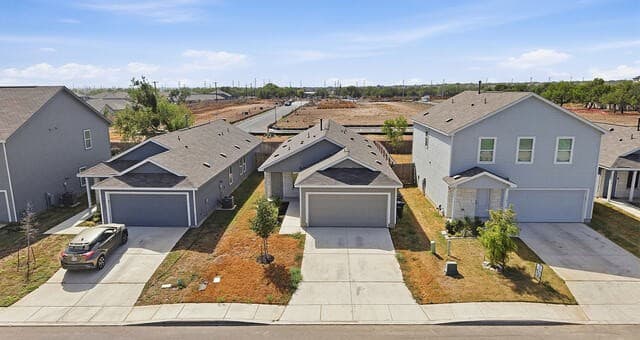 10723  Vesta Curv, San Antonio, TX 78224 — photo 5