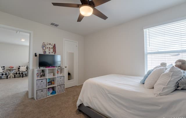 129  Legendary Trail Loop, Floresville, TX 78114 — photo 10