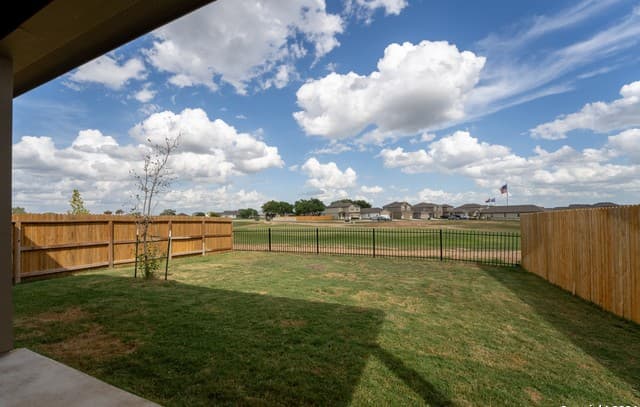 129  Legendary Trail Loop, Floresville, TX 78114 — photo 13
