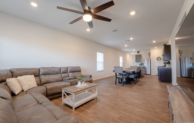 129  Legendary Trail Loop, Floresville, TX 78114 — photo 6