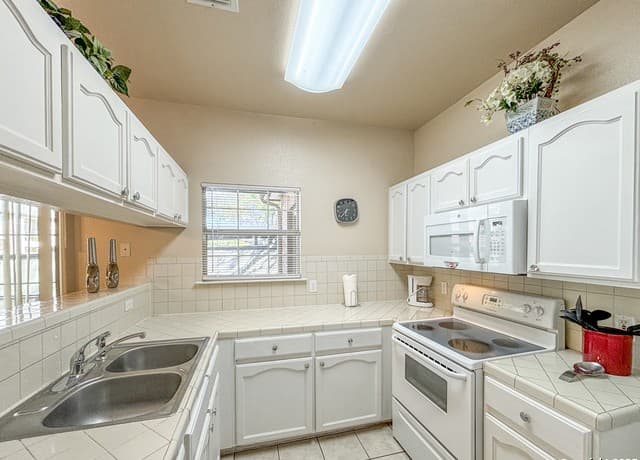 129  Chapel Hill Circle Unit 129, San Antonio, TX 78240 — photo 8
