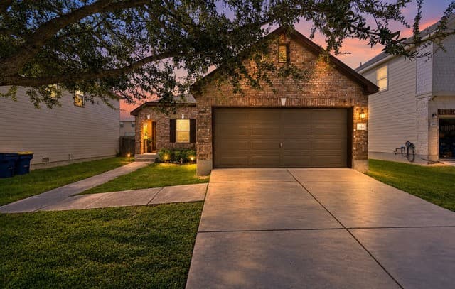112  Hinge Chase