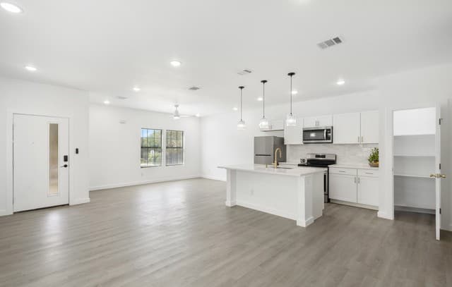 829  Kayton Ave, San Antonio, TX 78210 — photo 2