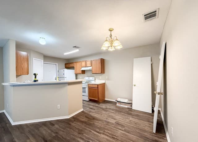 113  Long, New Braunfels, TX 78130 — photo 2