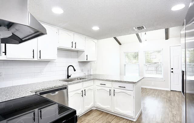 1074  Ferdinand Dr, San Antonio, TX 78245 — photo 10