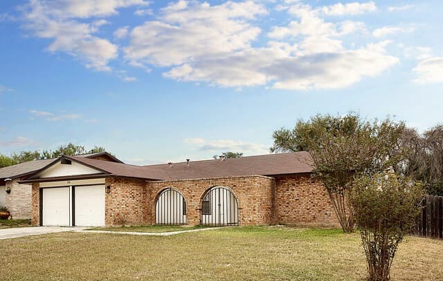 1074  Ferdinand Dr, San Antonio, TX 78245 — photo 2