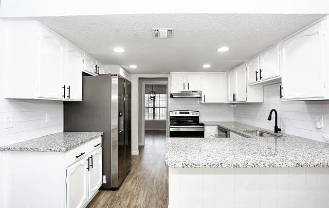 1074  Ferdinand Dr, San Antonio, TX 78245 — photo 9