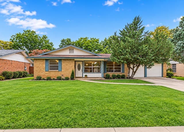 5026  Lakewood Dr