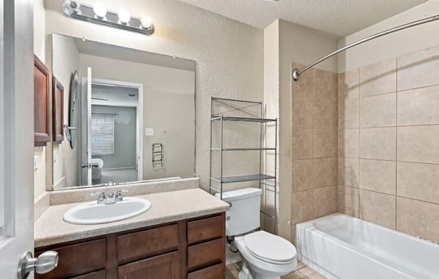 11506  Durango Way, San Antonio, TX 78245 — photo 9