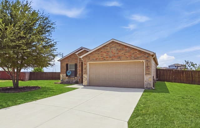 11023  Rosin Jaw Trl, San Antonio, TX 78245 — photo 2