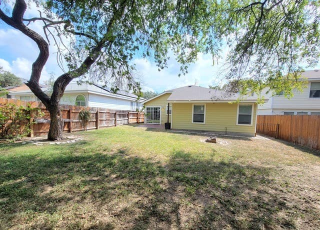 815  Bobcat Crk, San Antonio, TX 78251 — photo 12